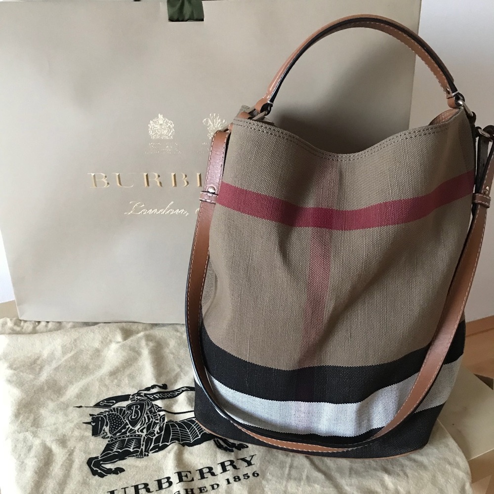 Burberry Ashby Medium